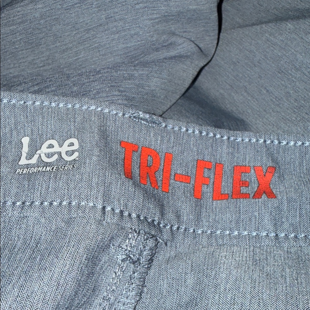 Lee Men’s Gray Flat-Front Shorts - Picture 2 of 2